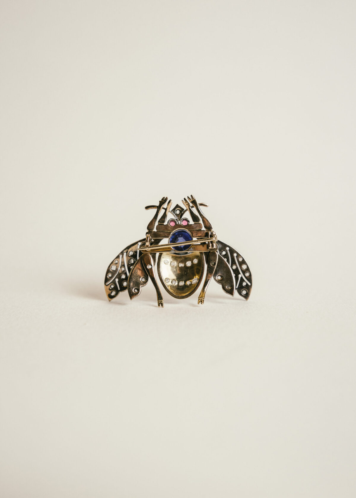 alfiler-abejorro-oro-14k-diamantes (2) aq14 alfiler abejorro