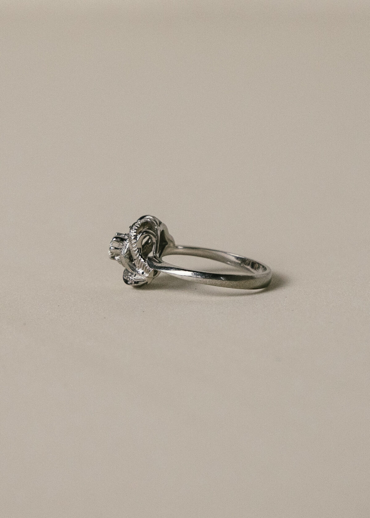 sortija-vintage-oro-blanco-18k-diamantes (2) jf33 sortija 50's