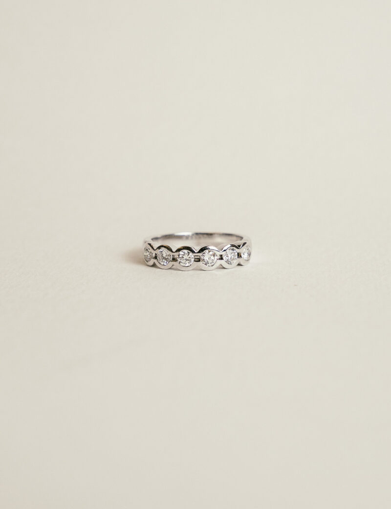 sortija cintillo diamantes