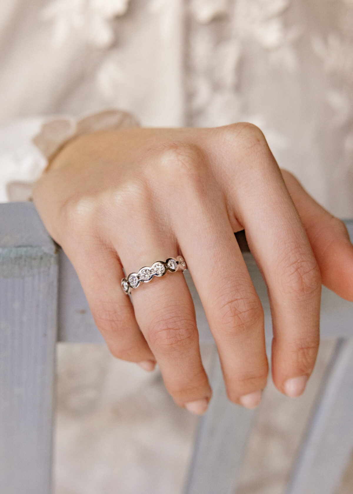 sortija-oro-blanco-18k-diamantes-pedida (3) sortija cintillo diamantes
