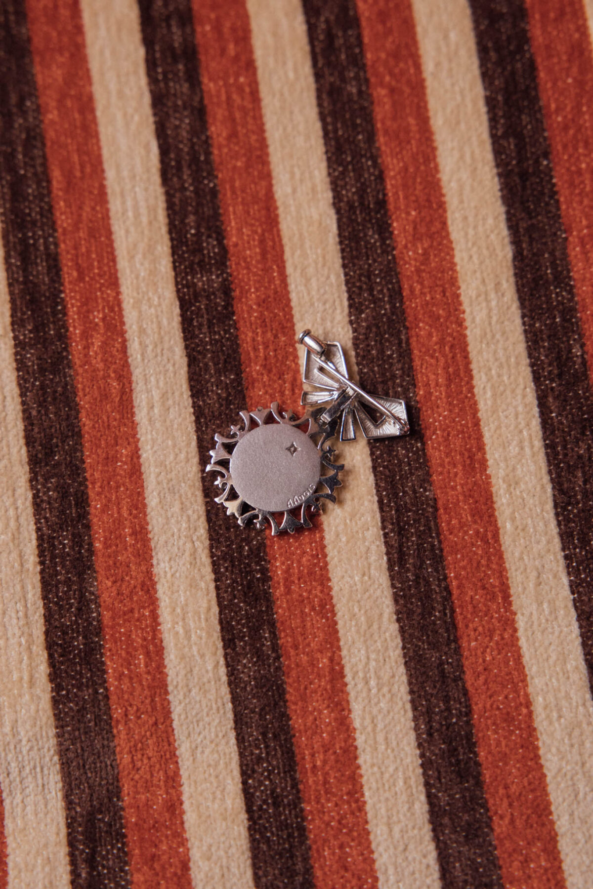 broche-oro-blanco-18k-diamantes-rubis-a.aguis-coleccion-pieza-unica (2) broche a. augis vintage