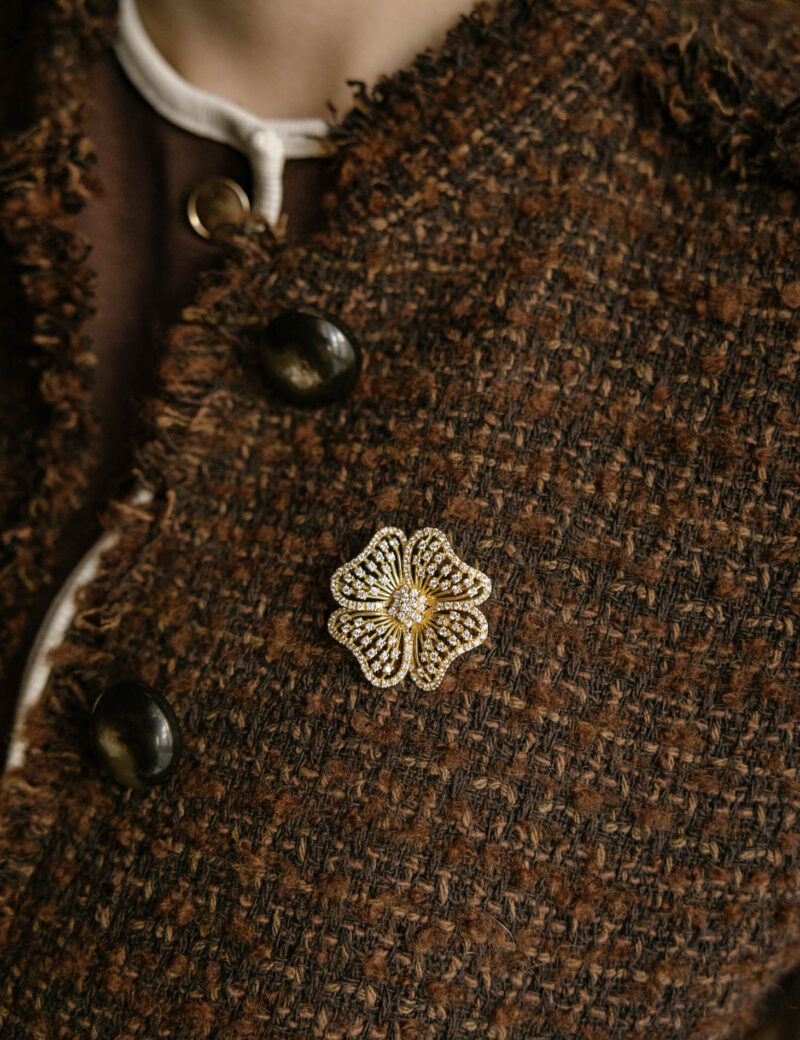 colgante-broche-oro-amarillo-18k-diamantes colgante flor