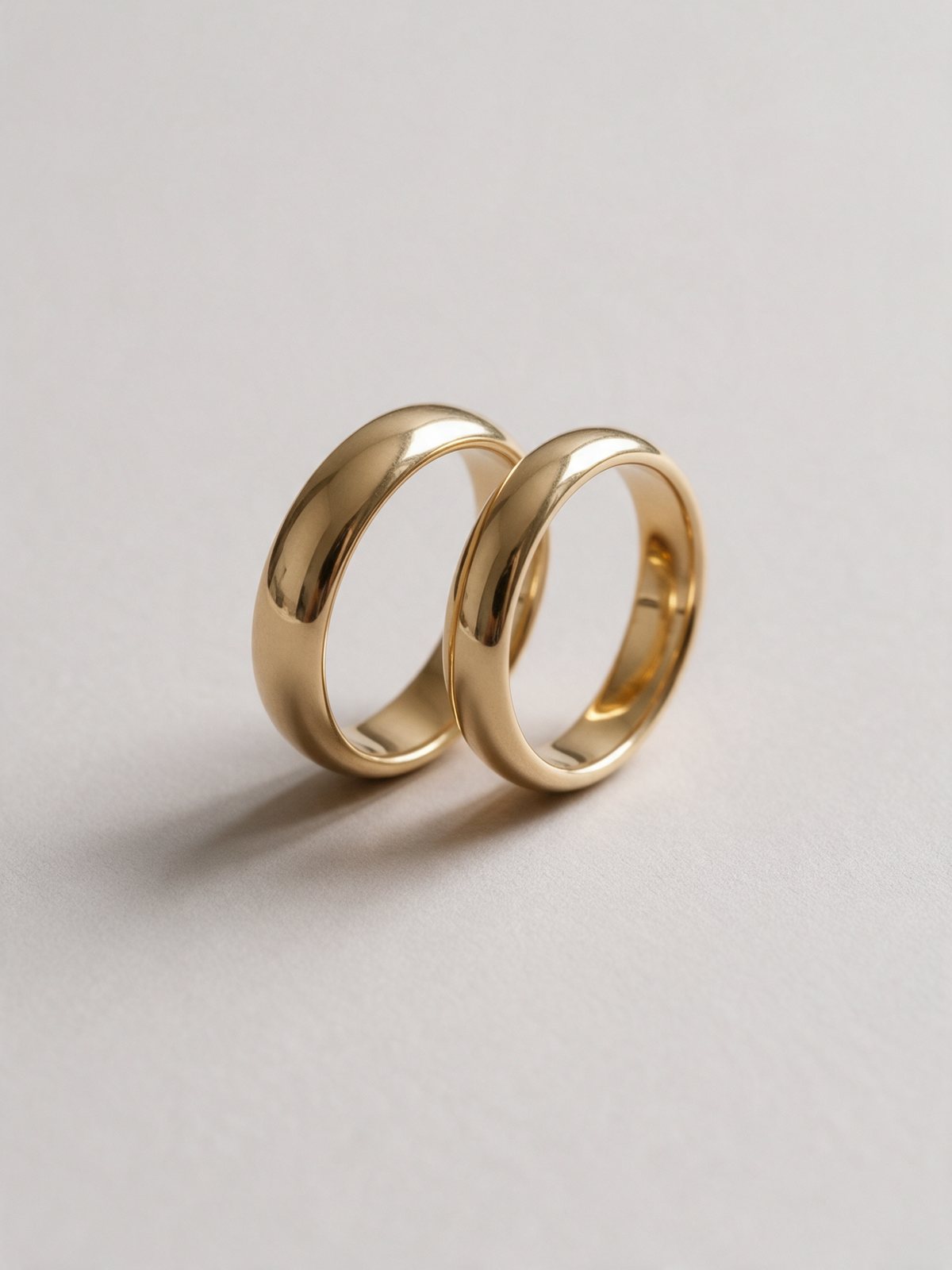Pareja de alianzas de boda de oro amarillo