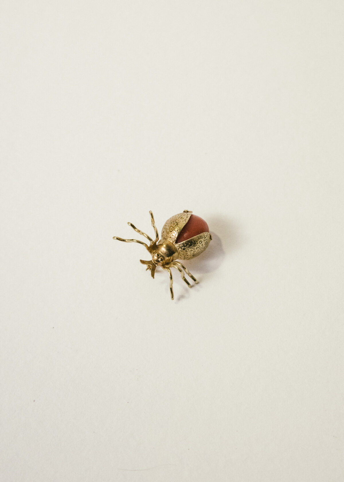 broche-vintage-oro-18k-coral-escarabajo (4) broche insecto
