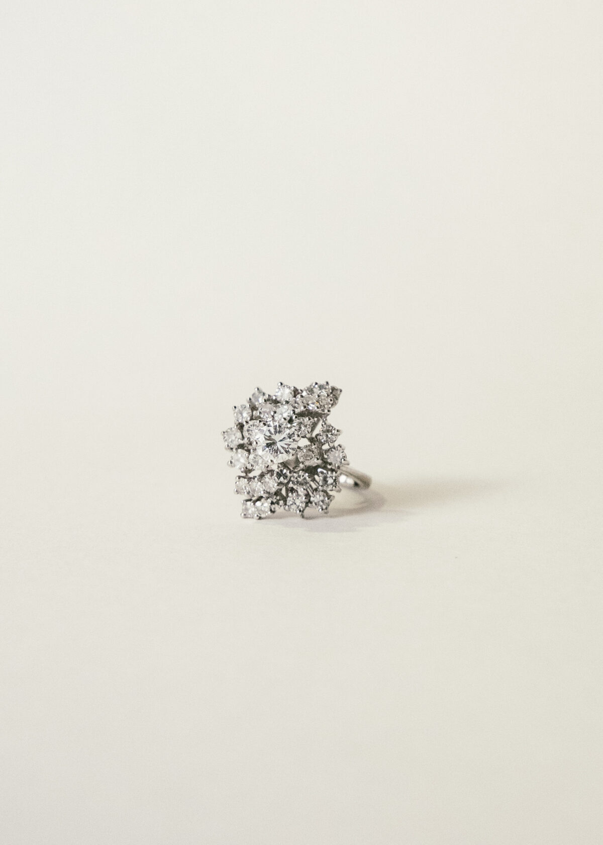 sortija-oro-blanco-18k-coctel-años-40-50-60-pedida-diamantes Sortija cóctel diamantes